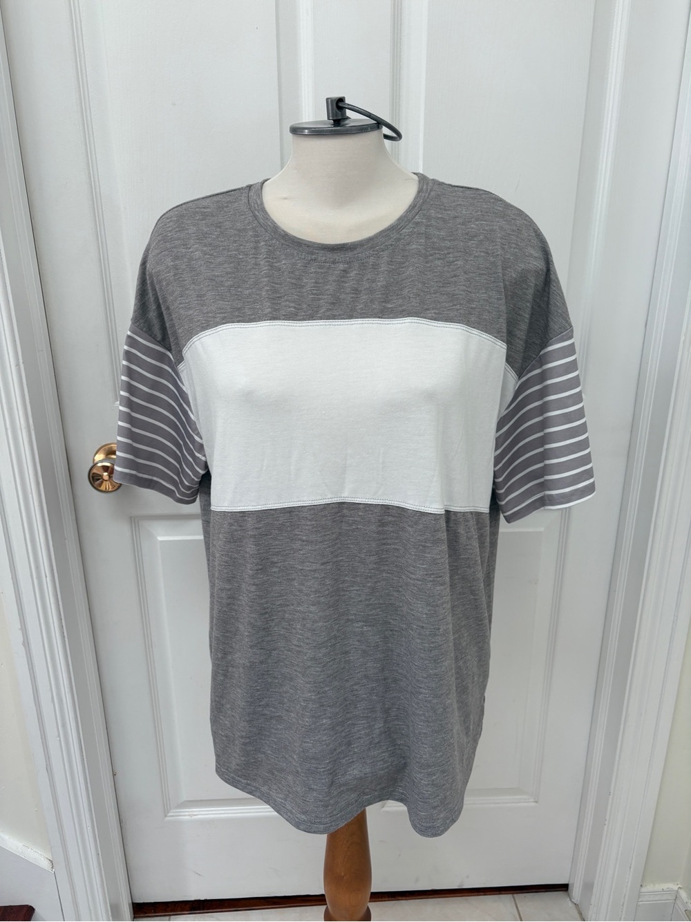 Grey & White Short Sleeve Colorblock Tee ladies XL